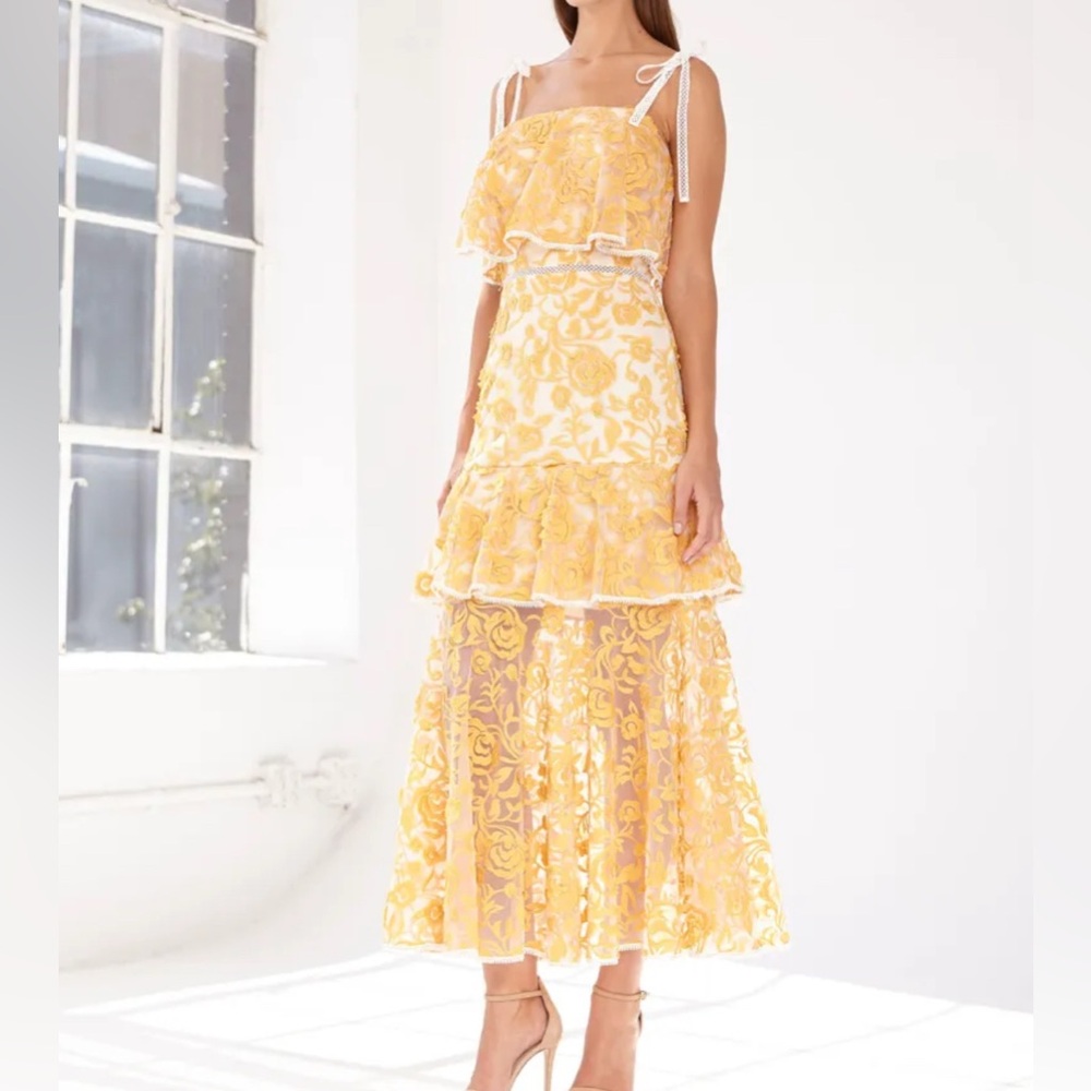 ML Monique Lhuillier Cream and Gold Lace Dress